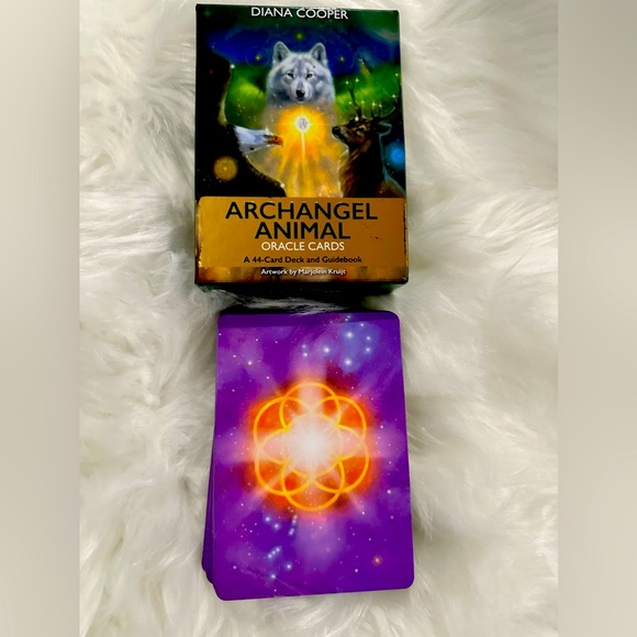 Archangel animal oracle deck. Great condition. - Picture 2 of 2